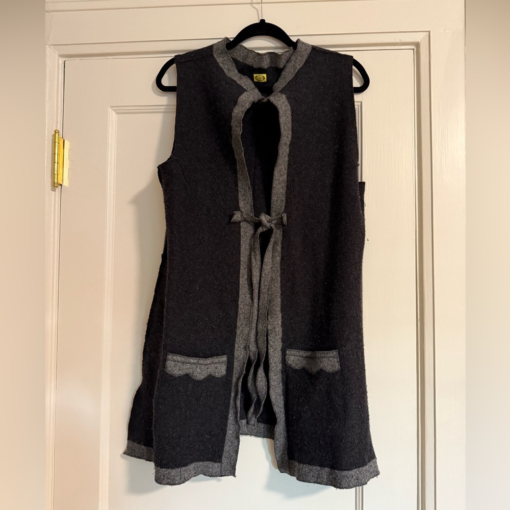 Source Unknown Black and Gray Women's Cardigan Vest